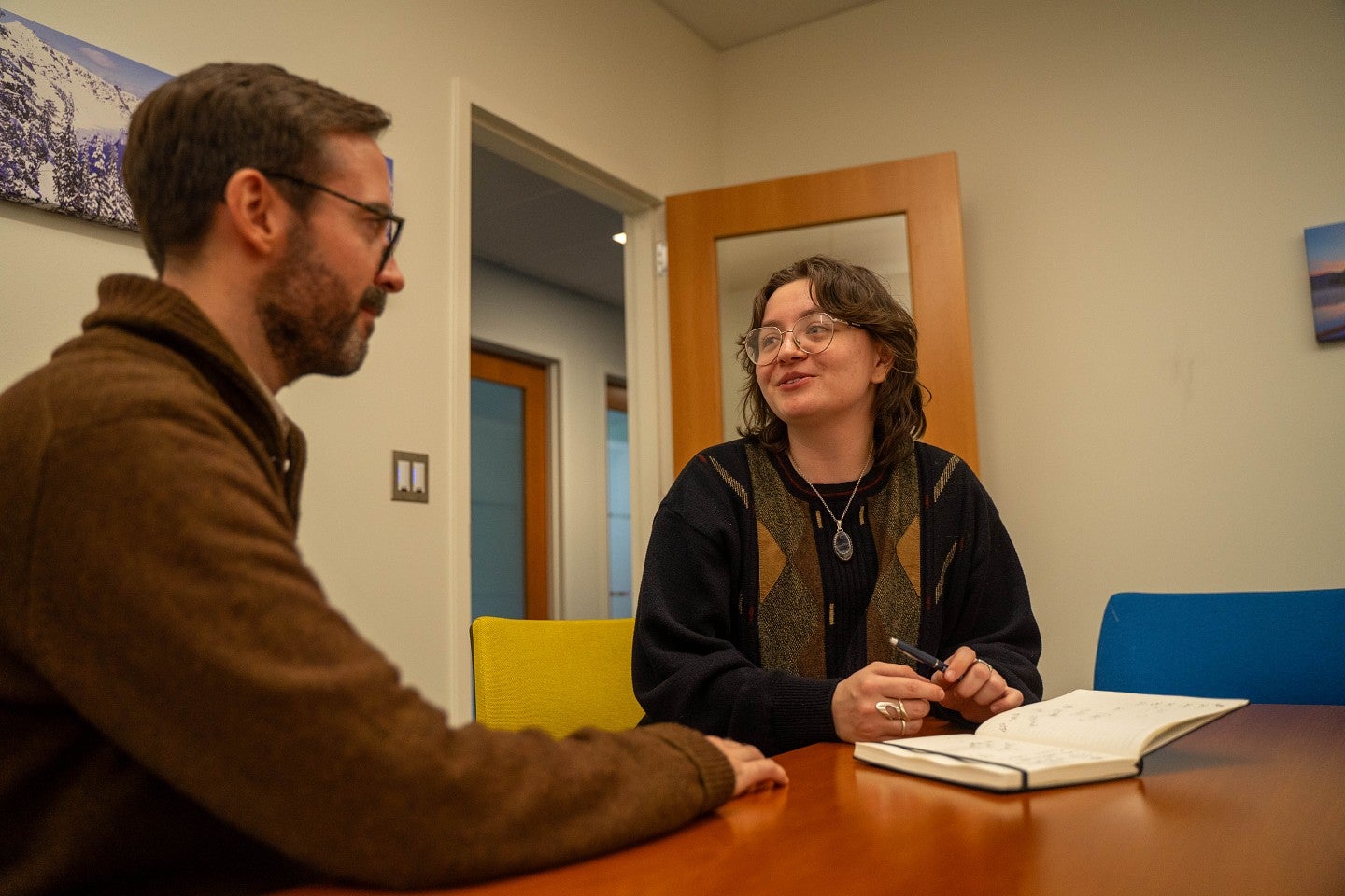 Student and Advisor chatting